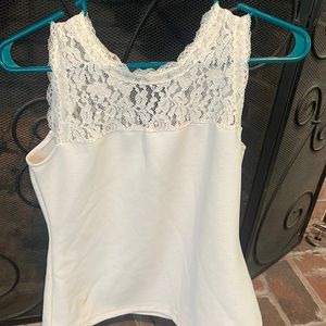 7th Avenue New York & Co Cream Sleeveless Lace Top, never worn.